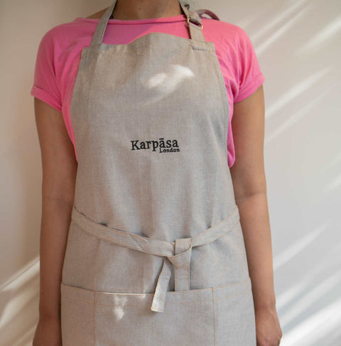 Cotton apron with pockets for women by Karpasa London